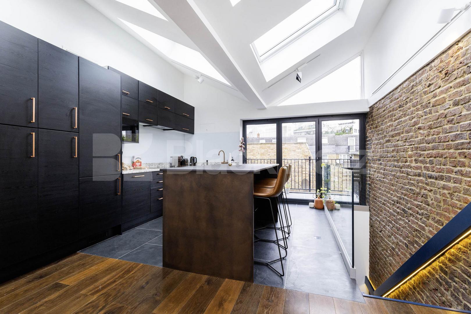 Spacious 4 bed 2 bath set in a period conversion close to Euston St  Drummond Street, Camden / Euston